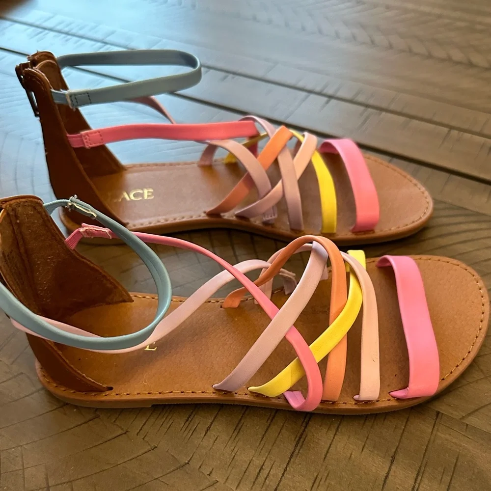 Girls strappy flat sandals colorful size 2 children’s place